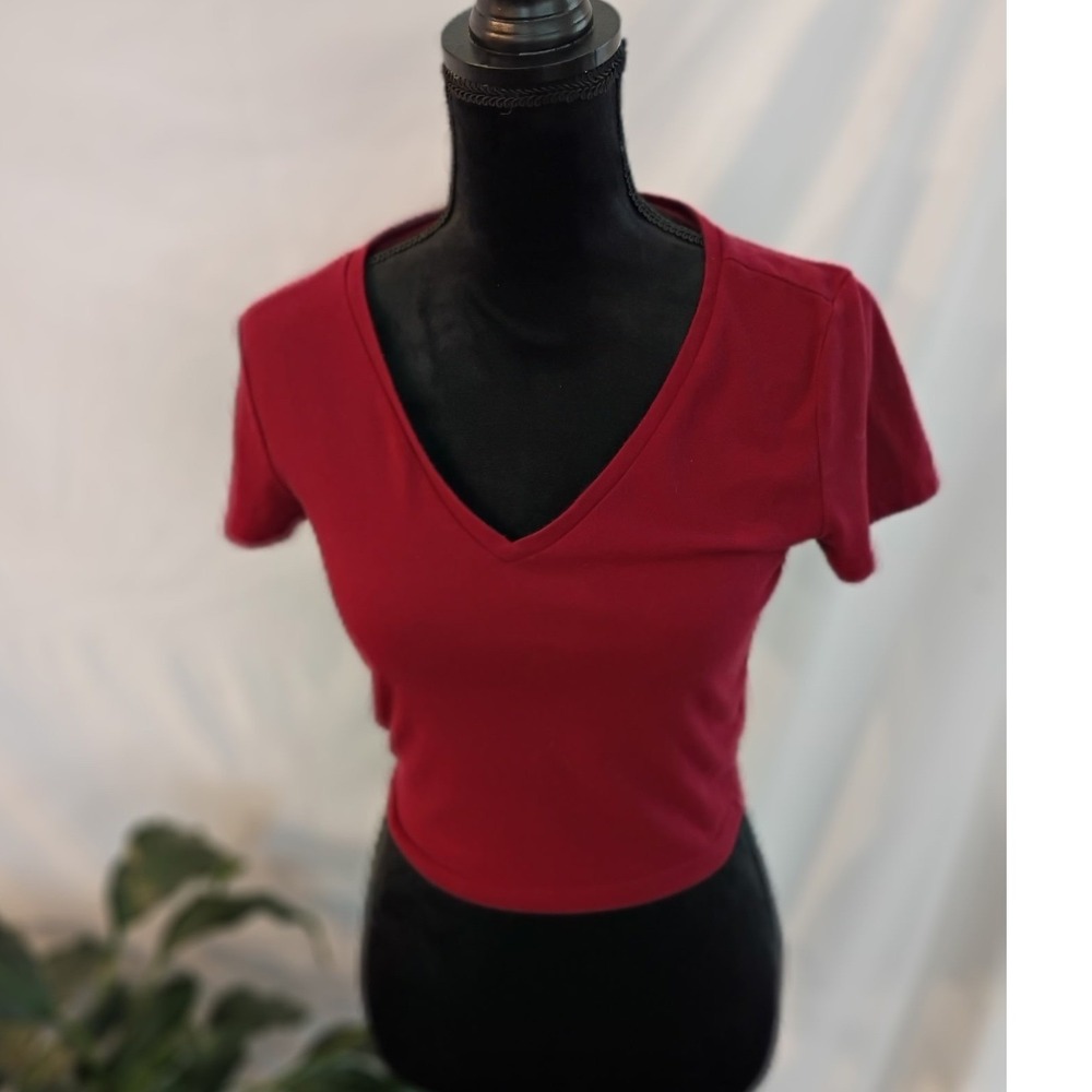 Wild Fable Womens Red V-Neck Short Sleeve Crop Top Tee‎ Size Medium